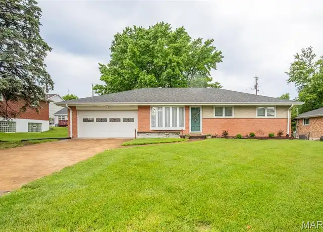 Property at 9715 Grantview Dr, Saint Louis, MO, 63123, 3 beds, 1.5 baths, [object Object]