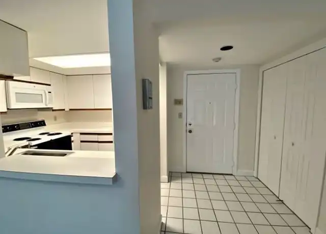 Property at 975 Massachusetts Ave #304, Arlington, MA, 02476, 1 bed, 1 bath, [object Object]