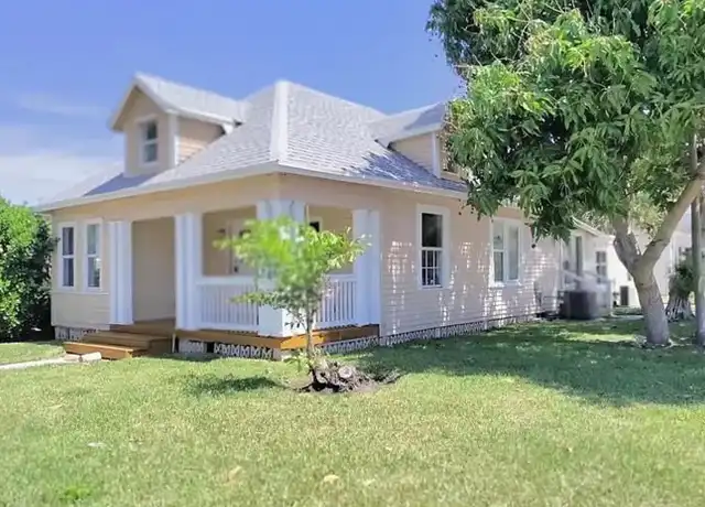 Property at 204 N M St, Lake Worth Beach, FL, 33460, 4 beds, 2 baths, [object Object]