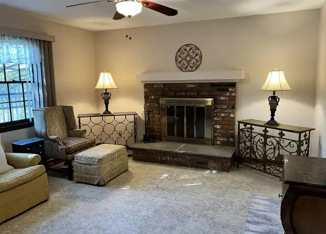 Property at 4 Santa Ln Unit In-Law, New Milford, CT, 06776, 1 bed, 1 bath, [object Object]