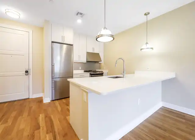 Property at 2 Pembroke Pl Unit 103 1 Bedroom, Edgewater, NJ, 07020, 1 bed, 1 bath, [object Object]