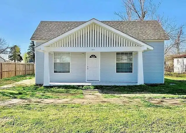 Property at 211 W Madison St, Crescent, OK, 73028, 2 beds, 1 bath, [object Object]