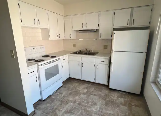 Property at 707 Oakcrest St Unit 815-3, Iowa City, IA, 52246, 2 beds, 1 bath, [object Object]