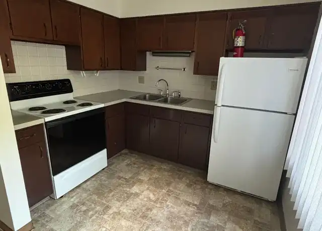 Property at 707 Oakcrest St Unit 815-3, Iowa City, IA, 52246, 2 beds, 1 bath, [object Object]