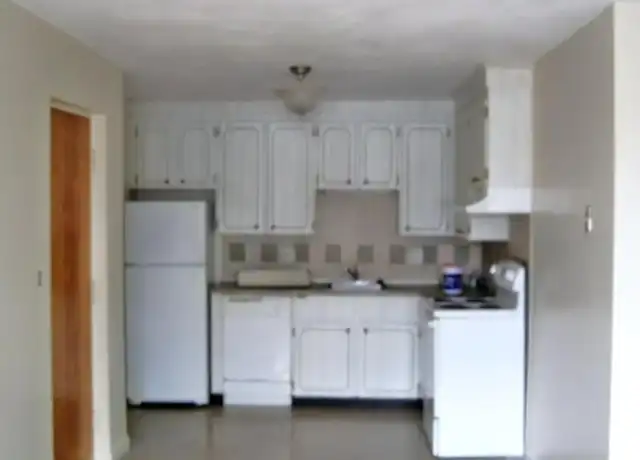 Property at 181 Lexington St, Auburndale, MA, 02466, 2 beds, 1 bath, [object Object]