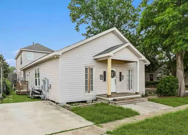 Property at 3701 Derbigny St, Metairie, LA, 70001, 2 beds, 2 baths, [object Object]