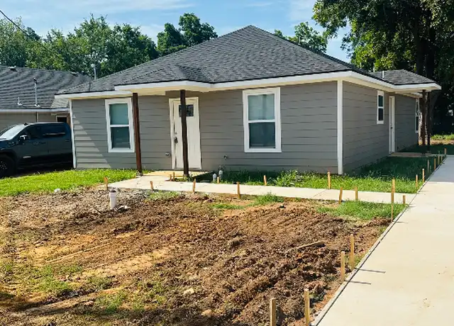 Property at 225 E Elm St, Durant, OK, 74701, 3 beds, 2 baths, [object Object]