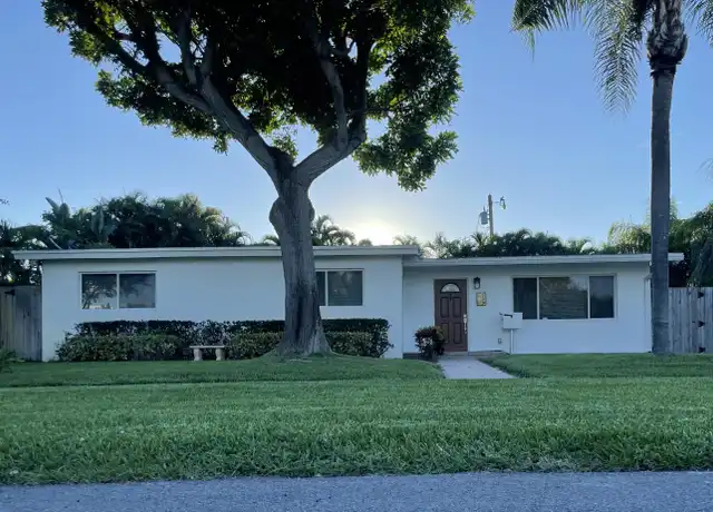 Property at 555 NE 4th Ave, Boca Raton, FL, 33432, 3 beds, 2.5 baths, [object Object]