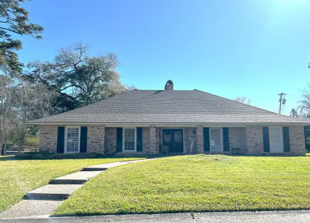 Property at 1913 Country Club Dr, Baton Rouge, LA, 70808, 4 beds, 2.5 baths, [object Object]