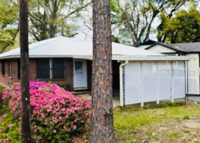 Property at 1955 Rice Dr, Baton Rouge, LA, 70802, 4 beds, 2 baths, [object Object]