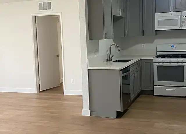 Property at Barrington Apartment - 633 S Barrington Ave, Los Angeles, CA, 90049, 2 beds, 2 baths, [object Object]