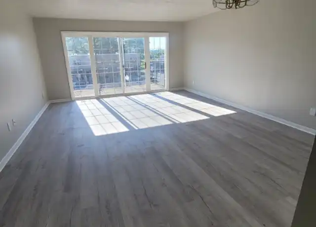 Property at 1145 S Main St Unit 305, Canton, OH, 44720, 2 beds, 1 bath, [object Object]