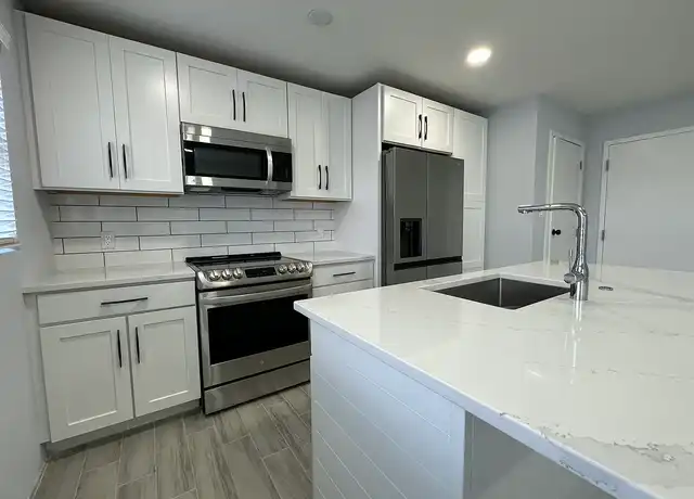 Property at The Breakers - 213 9th Ave N, Jacksonville Beach, FL, 32250, 1 bed, 1 bath, [object Object]