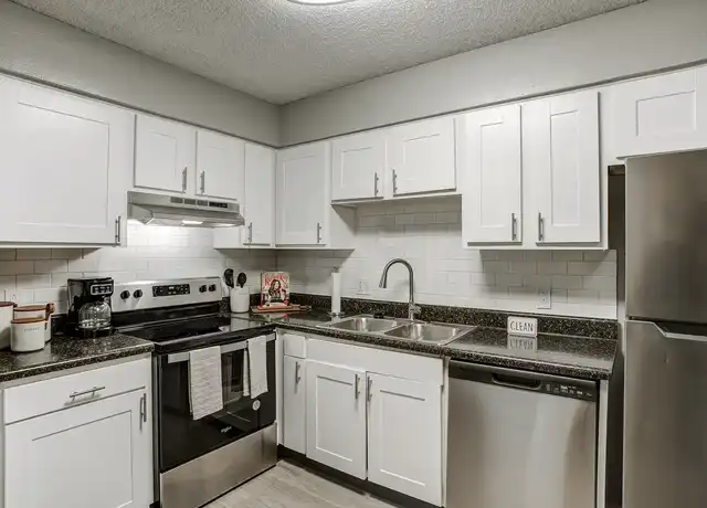 Property at Highland on Briley - 2131 Elm Hill Pike, Nashville, TN, 37210, 1-3 bed, 1-2 bath, [object Object]