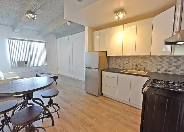 Property at Edwards Apartments - 953 Collins Ave, Miami Beach, FL, 33139, 0-1 beds, 1 bath, [object Object]
