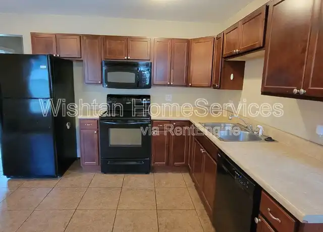 Property at 714 W Calhoun St, Macomb, IL, 61455, 4 beds, 2 baths, [object Object]