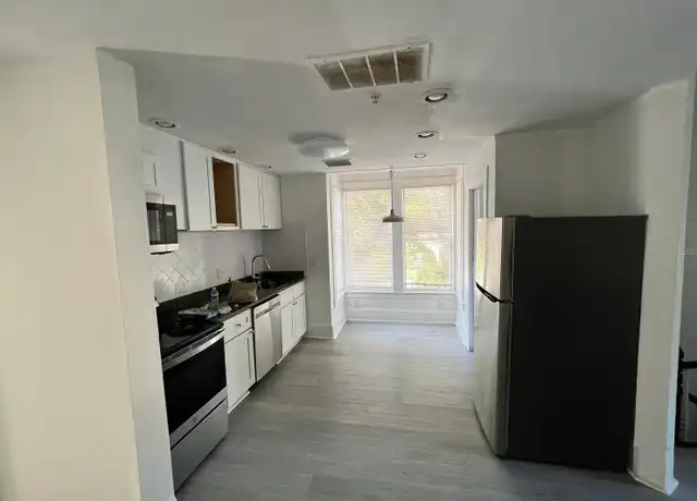 Property at 104 S Grove St Unit 2, Eustis, FL, 32726, 3 beds, 1 bath, [object Object]