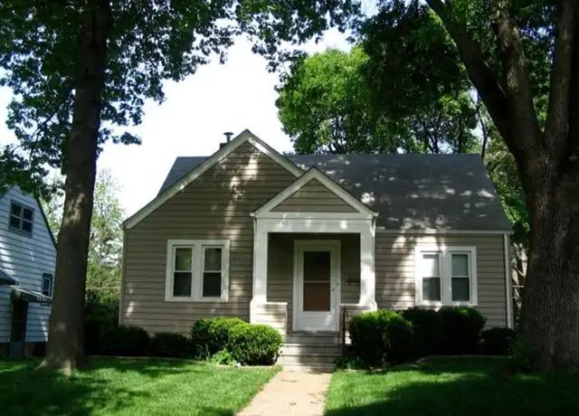 Property at 28 Olive Ct, Iowa City, IA, 52246, 3 beds, 2 baths, [object Object]