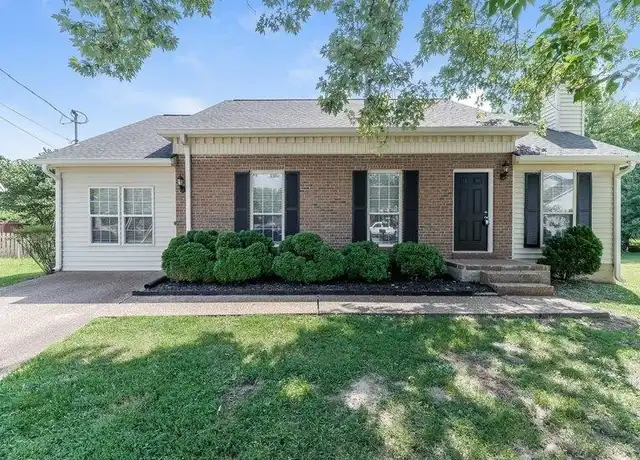 Property at 106 Creekside Ct, Hendersonville, TN, 37075, 4 beds, 2 baths, [object Object]