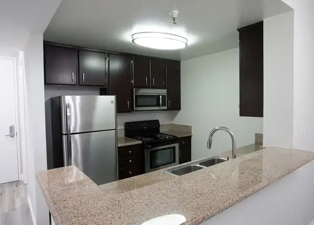 Property at Hawthorne Regency Apartments - 7076 Hawthorn Ave, Los Angeles, CA, 90028, 2 beds, 2 baths, [object Object]