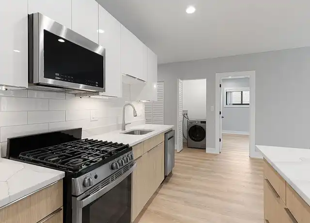 Property at The Juneway Gardens - 1548 W Juneway Ter, Chicago, IL, 60626, 3 beds, 1-2 bath, [object Object]