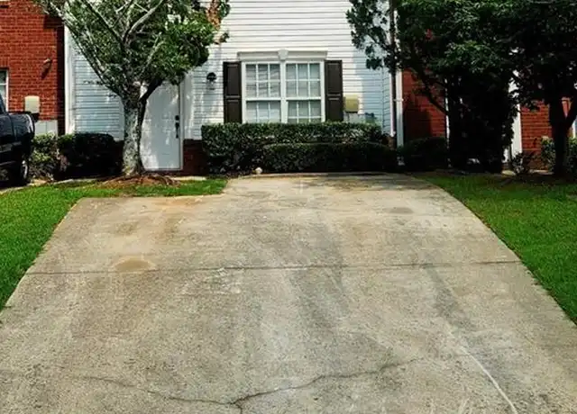 Property at 2316 Strathmoor Manor Dr, Lithonia, GA, 30058, 3 beds, 2.5 baths, [object Object]