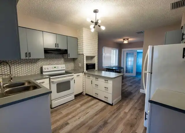Property at 3311 W Douglas St, Tampa, FL, 33607, 1 bed, 1 bath, [object Object]