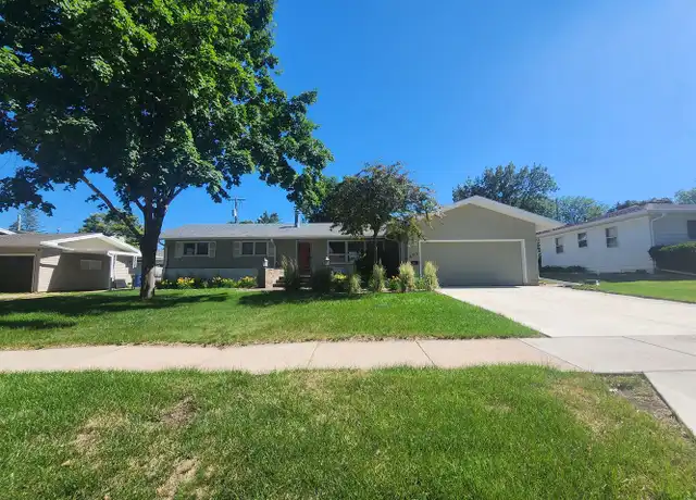 Property at 305 E 32nd St, Sioux Falls, SD, 57105, 5 beds, 2 baths, [object Object]