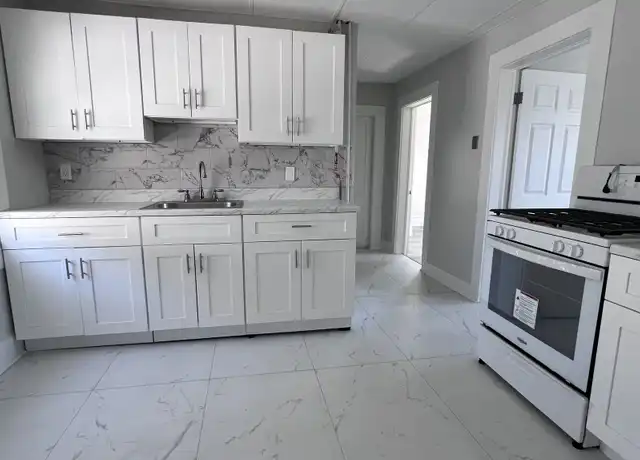 Property at 81 Jetland St Unit 2, Bridgeport, CT, 06605, 2 beds, 1 bath, [object Object]