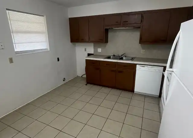 Property at 522 N 15th St, Nederland, TX, 77627, 2 beds, 1 bath, [object Object]