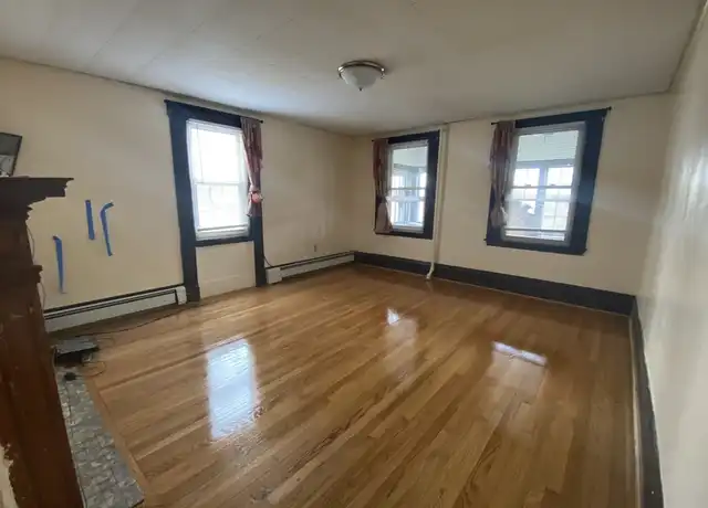 Property at 2 Hammond Ct Unit 1, Quincy, MA, 02169, 2 beds, 1 bath, [object Object]