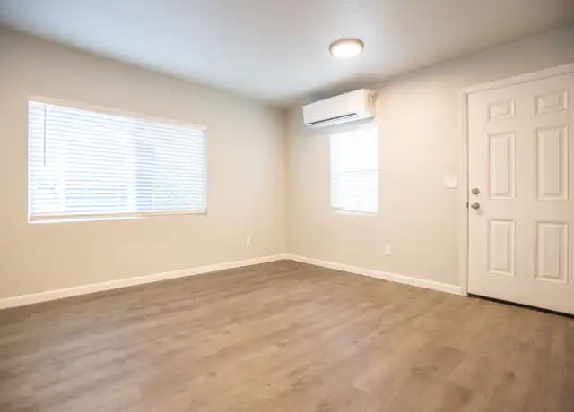 Property at 477 Broadway St Unit 2, Woodburn, OR, 97071, 2 beds, 1 bath, [object Object]