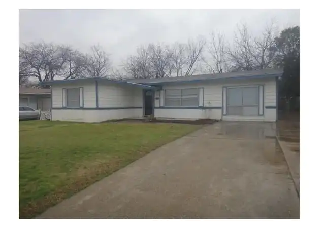 Property at 2126 Ridgeway St, Arlington, TX, 76010, 4 beds, 2 baths, [object Object]