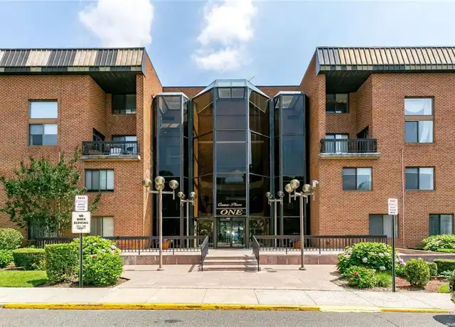 Property at 1 Ipswich Ave Unit 221, Great Neck, NY, 11021, 1 bed, 1.5 baths, [object Object]