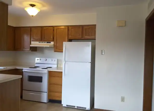 Property at 120 S Silverwood Ln Apt D, Goshen, IN, 46526, 2 beds, 1 bath, [object Object]