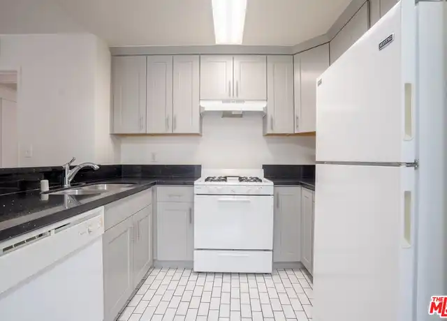 Property at 326 S Manhattan Pl Unit 109, Los Angeles, CA, 90020, 2 beds, 2 baths, [object Object]