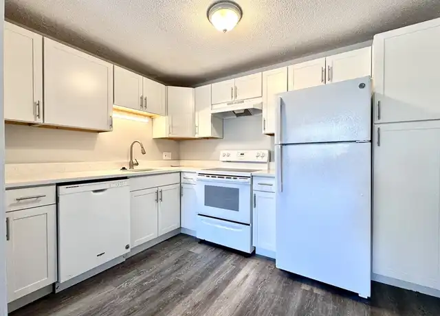 Property at 130 North St Unit 4, Newton, MA, 02460, 2 beds, 1 bath, [object Object]