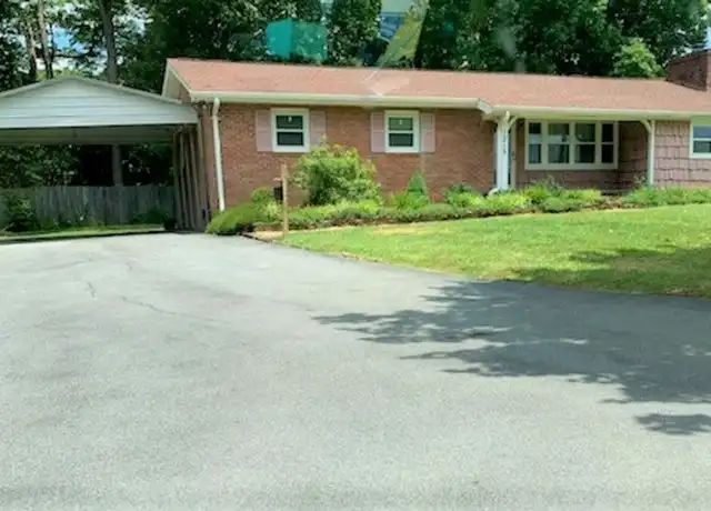 Property at 1215 E Jackson Blvd, Jonesborough, TN, 37659, 3 beds, 2 baths, [object Object]