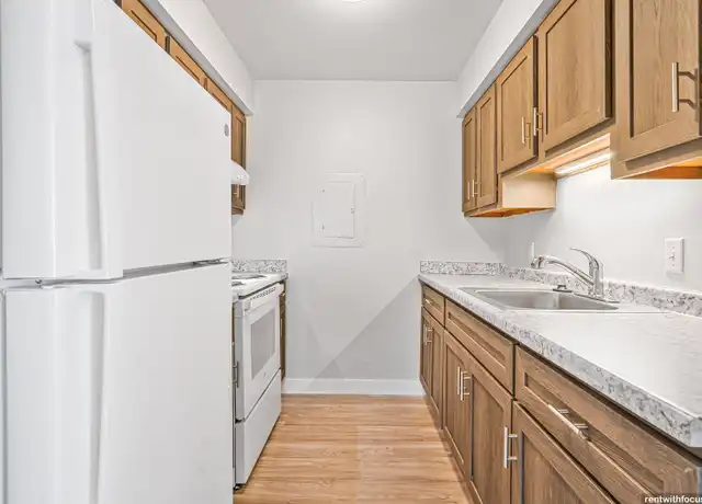 Property at 200 E Armstrong St Unit 207, Gillett, WI, 54124, 1 bed, 1 bath, [object Object]