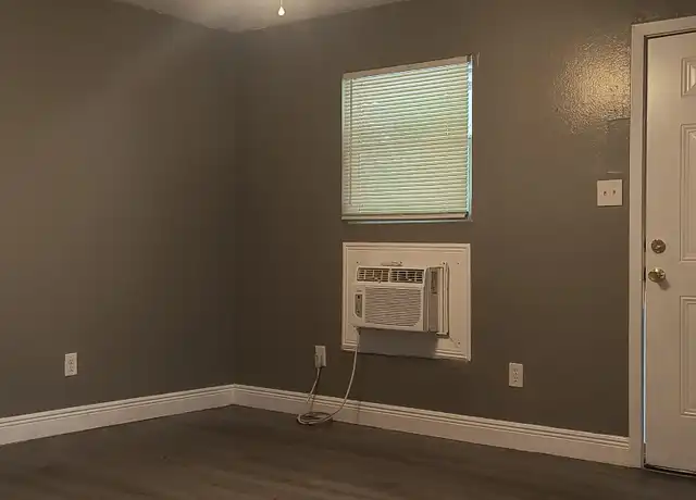 Property at 301 W 11th Ave Unit 4, Pine Bluff, AR, 71601, 2 beds, 1 bath, [object Object]