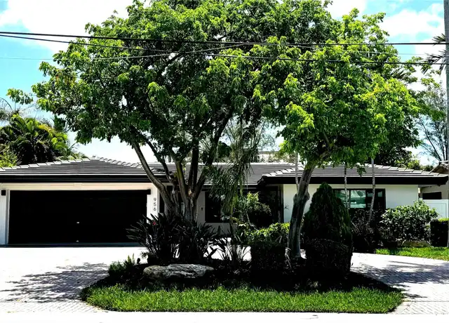 Property at 956 SE 10th Ct, Pompano Beach, FL, 33060, 4 beds, 2 baths, [object Object]