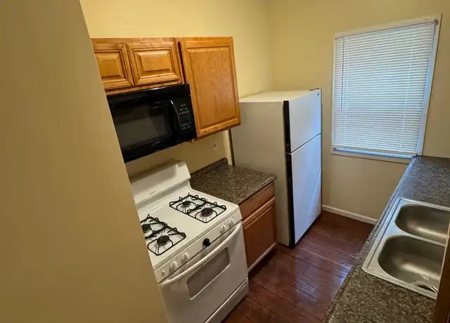 Property at 2126 Auburn St Unit 2128-2W, Rockford, IL, 61103, 1 bed, 1 bath, [object Object]