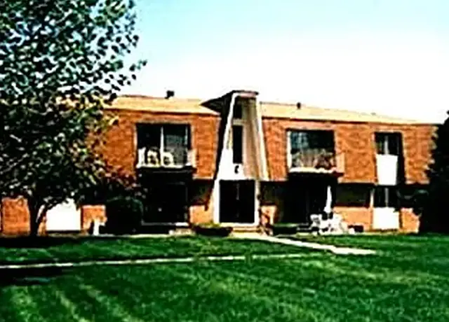 Photo of 31250 Schoenherr Rd, Warren, MI 48088