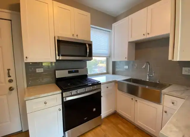 Property at 6148 S Sacramento Ave Unit 3, Chicago, IL, 60629, 3 beds, 1 bath, [object Object]