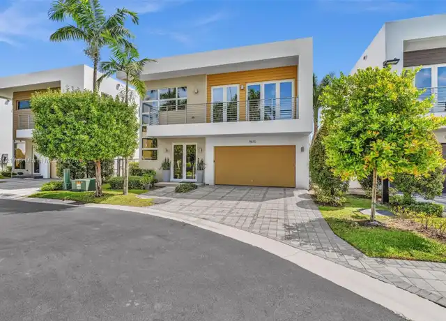 Property at 9870 NW 74th Ter, Doral, FL, 33178, 5 beds, 4 baths, [object Object]