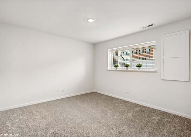 Photo of 1659 BENTZ Way Unit 1659, Batavia, IL 60510