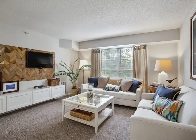 Photo of 7255 Guider Dr, Woodbury, MN 55125