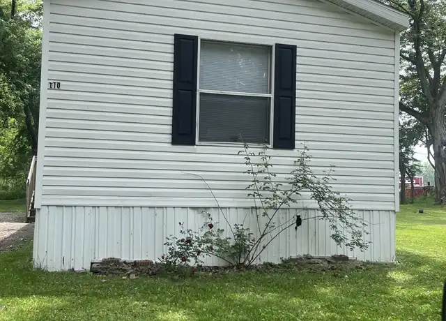 Property at 110 Greenfield Ln, Valparaiso, IN, 46385, 3 beds, 2 baths, [object Object]