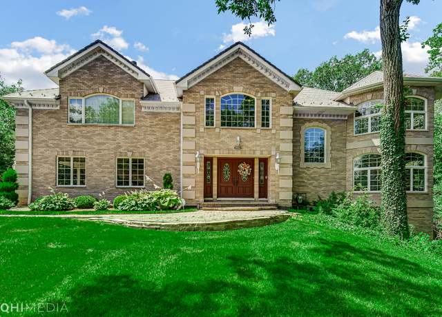 Photo of 8960 Enclave Dr, Burr Ridge, IL 60527
