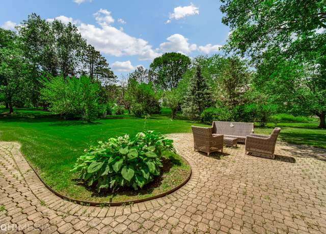Photo of 8960 Enclave Dr, Burr Ridge, IL 60527